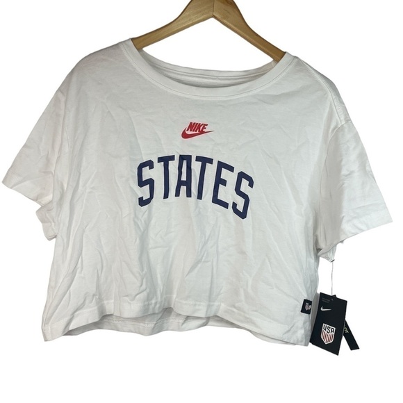 Nike Tops - NWT Nike shirt